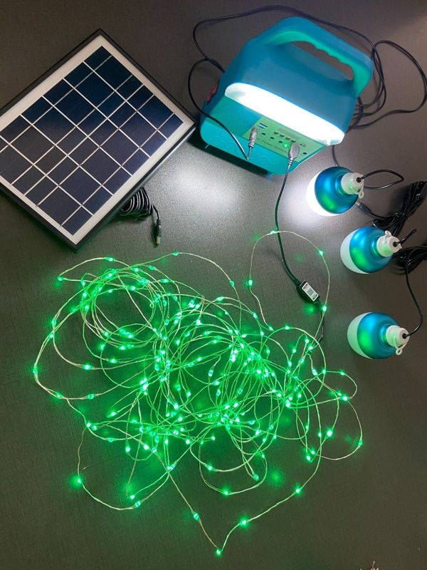 12W zonnepaneelsysteem 4 van de LEIDENE Uitrustingen van het de Verlichtingssysteem Bollen de Draagbare Zonnemacht