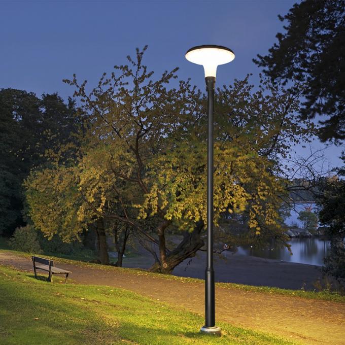 De zonnetuin steekt LEIDENE Waterdichte Zonnetuinlamp aan